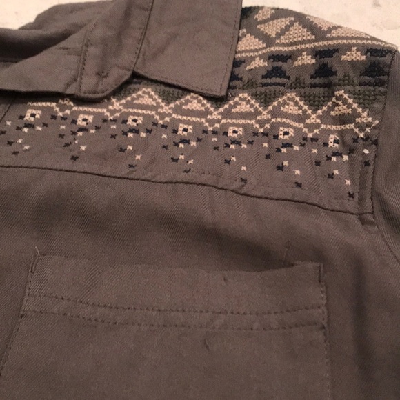 Button down top - Picture 3 of 4